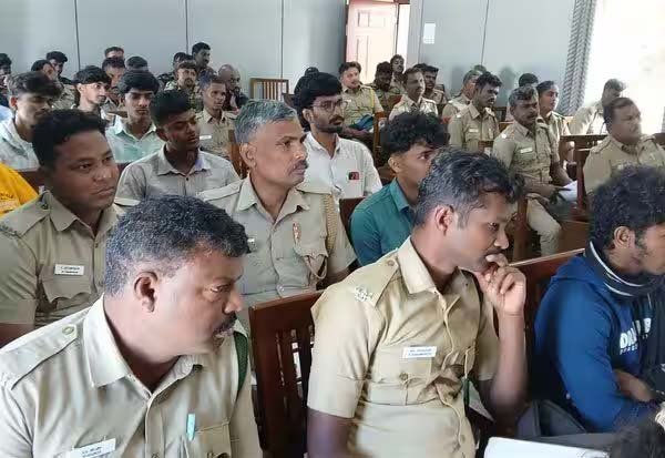 நீர்வாழ் பறவைகள் கணக்கெடுப்பு  பயிற்சி: வன ஊழியர்கள் பங்கேற்பு